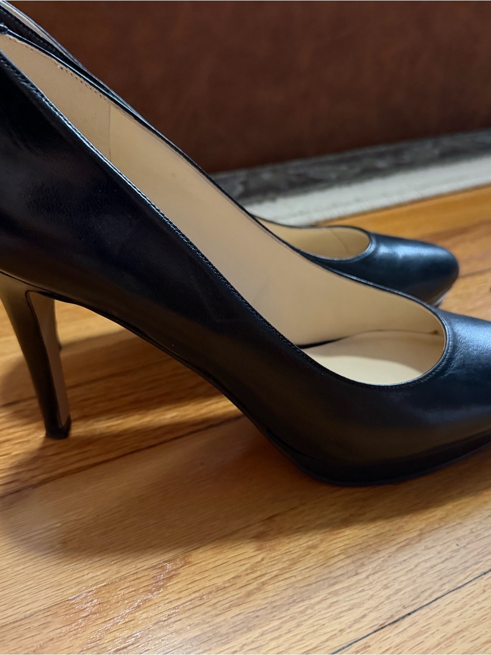 Nine West Black Leather Classic Pointed-Toe Pumps